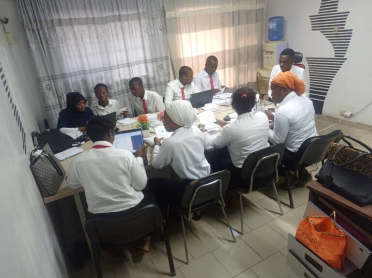 Les étudiants de l&rsquo;AIBS se forment aux déclarations fiscales.